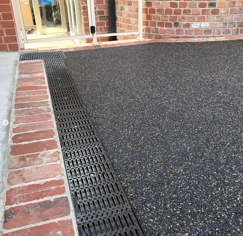 permeable pavers close up: Midnight gold permeable paving with old red brick borders, what a beautiful combination!